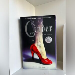 Cinder by Marissa Meyer